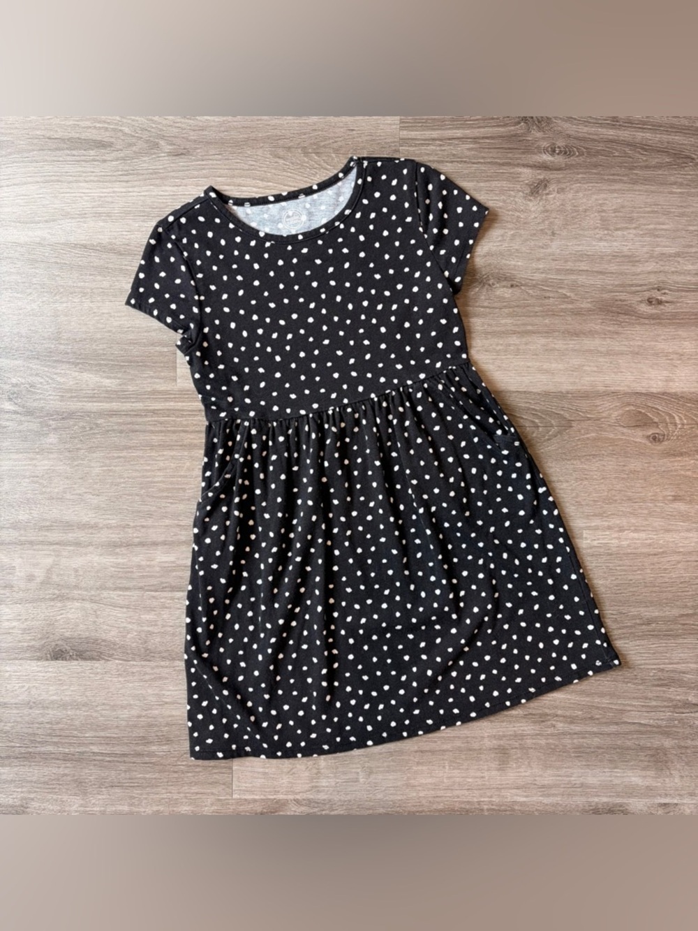 Wonder Nation little girls dot dress
Size S (6-6X)
Good pre owned condition